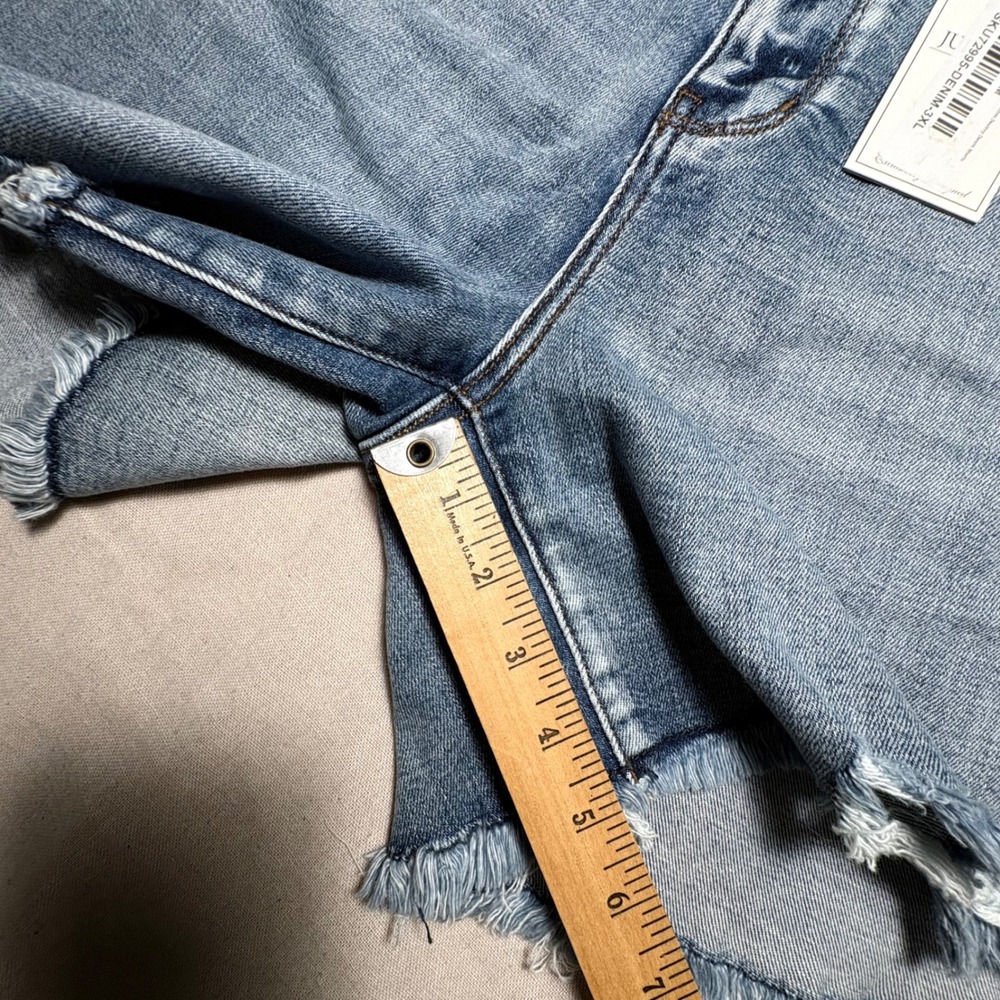 NWT Judy Blue Hallie High Rise Distressed Denim Shorts Medium Wash Plus 3XL Boho - Picture 2 of 7